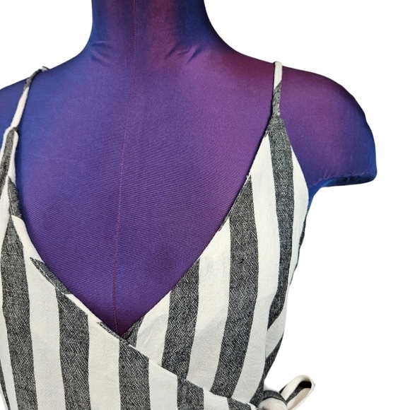 Pull & Bear Striped Linen Wrap Sleeveless Top Size Large Women's - Picture 2 of 9